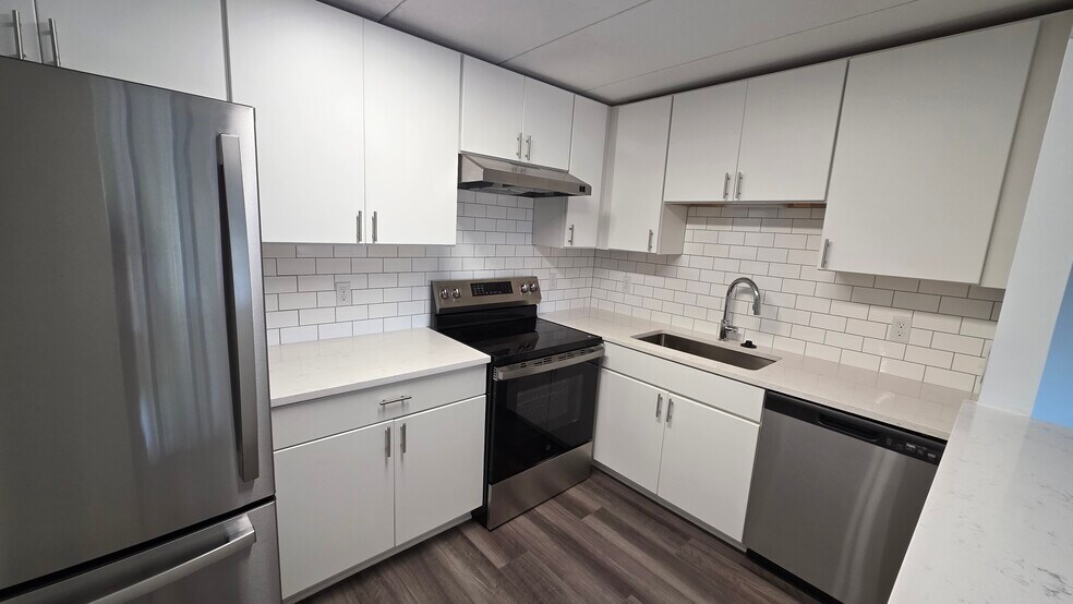 Building Photo - 11 Hill Rd