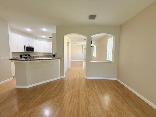 Building Photo - 899 Phoenix Way