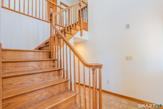 Building Photo - 9 Pleasant St