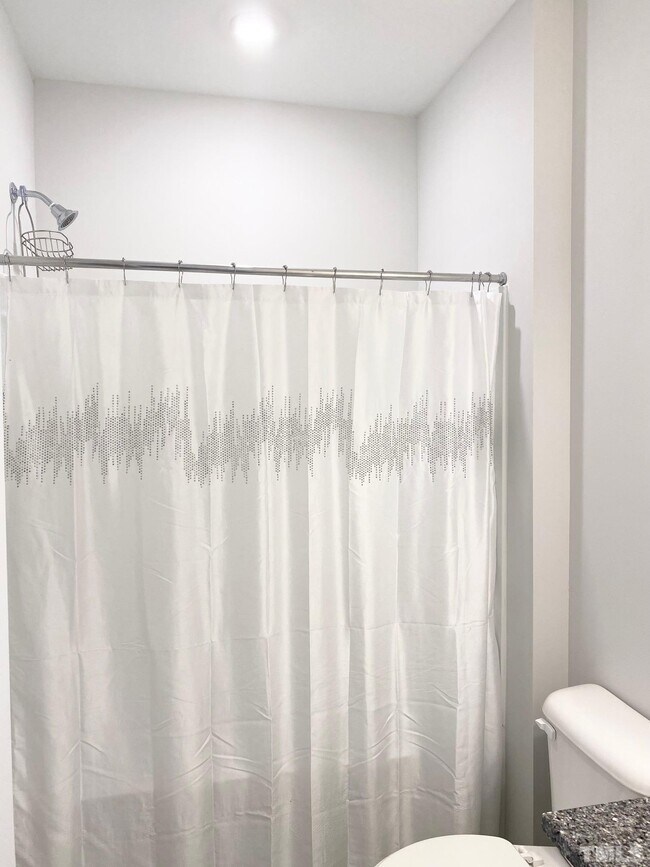 Building Photo - 1046 Commack Dr