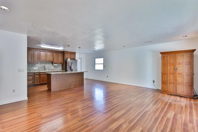 Building Photo - 893 Crest Dr