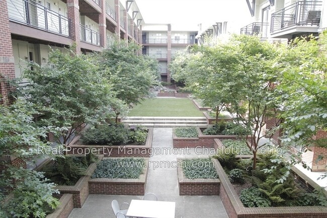 Building Photo - wonderful 2bd/2bth uptown condo! lots of space in a beautiful building