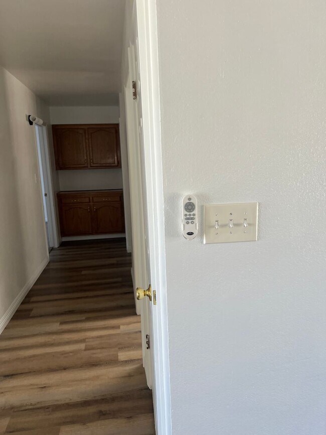 Building Photo - Rosedale House - Move In Ready