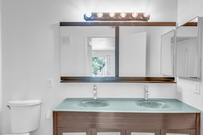 Building Photo - Condo with 2 Beds/2 Baths in Las Vegas near UNLV & McCarran Airport