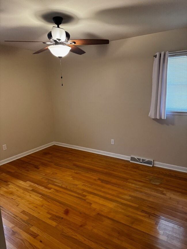 Building Photo - 114 Windsor Dr