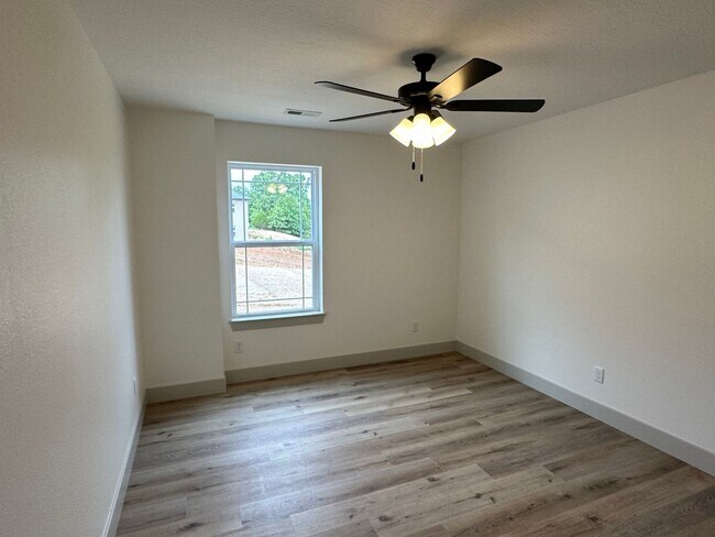 Building Photo - NEW CONSTRUCTION 5 Bed 3 Bath w/ Walk Out ...
