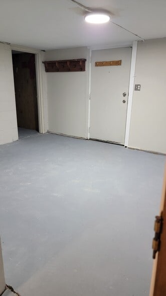 Building Photo - 9 Hillside Ave