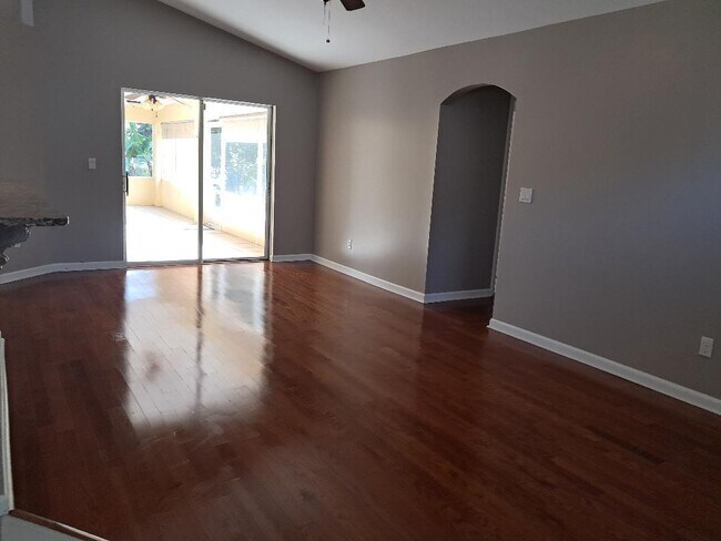 Building Photo - 242 SW Amesbury Ave