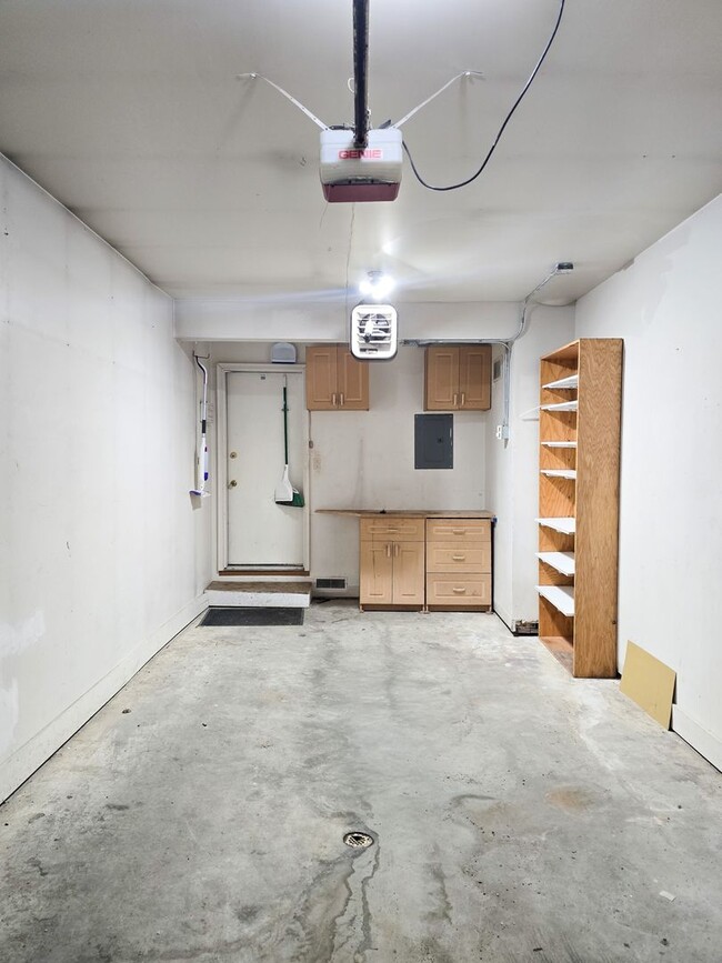 Building Photo - Right on the river! 2 Bedroom, 1.5 Bath, W/Garage, Duplex!