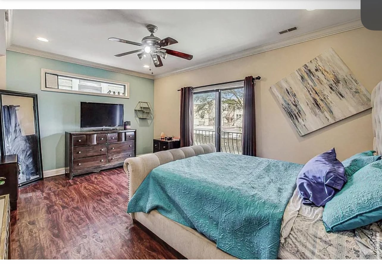 Owner Suite - 8145 S Prairie Ave