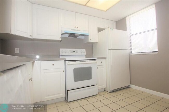 Building Photo - 5200 NW 31st Ave
