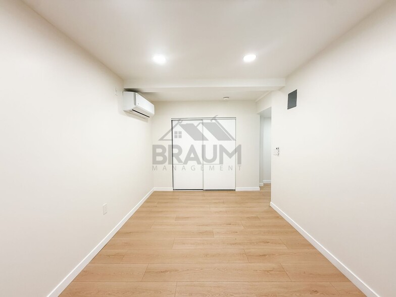 Building Photo - 15634 Leadwell St