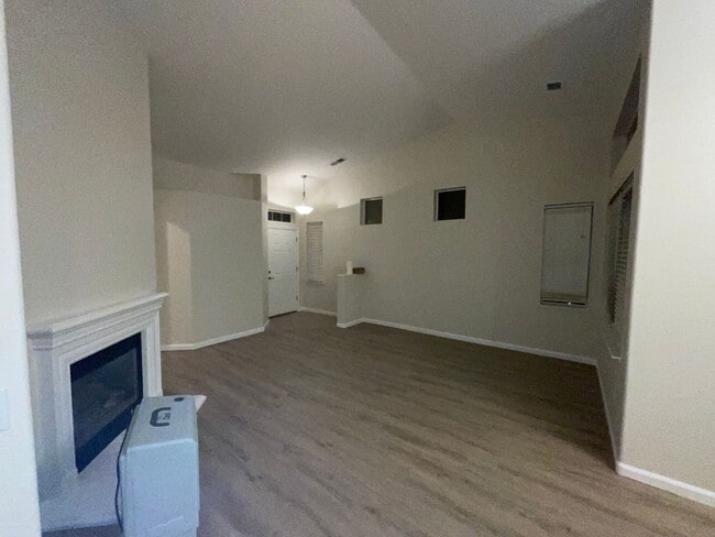 Building Photo - Adorable 3 bedroom with great location!