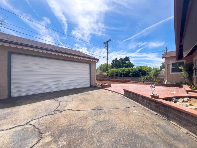 Building Photo - Spacious 3BR Home in Prime Burbank!