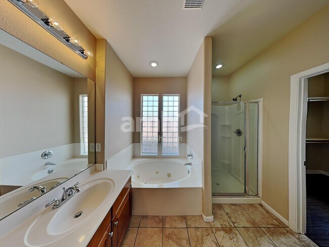 Building Photo - 2190 N 135th Dr