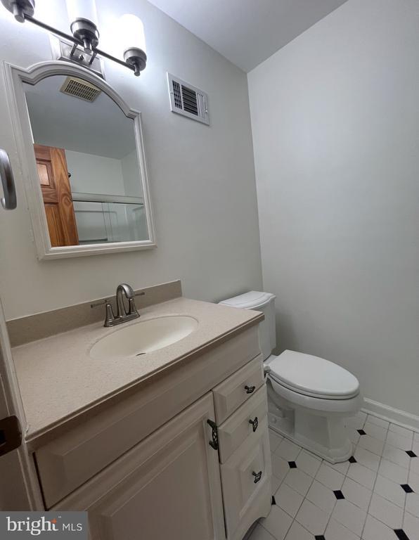 Building Photo - 5 Briardale Ct