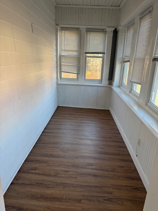 Building Photo - 352 Vine St