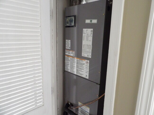 Building Photo - 140 Landings Dr