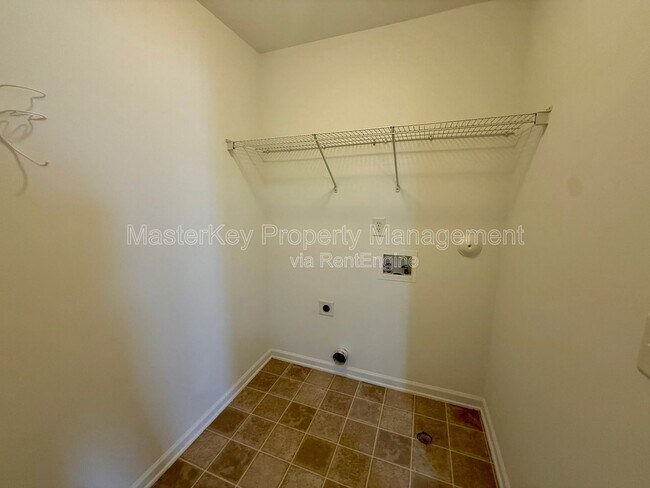 Building Photo - 105 Penncross Dr