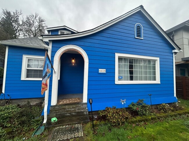 Building Photo - Tacoma Craft man house 3 bd, 1bath with large back yard!