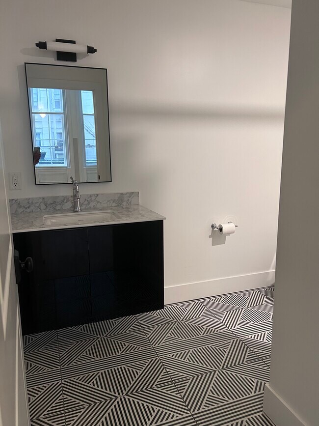 Building Photo - City Hall