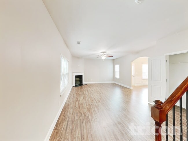 Building Photo - 120 Leland Ln