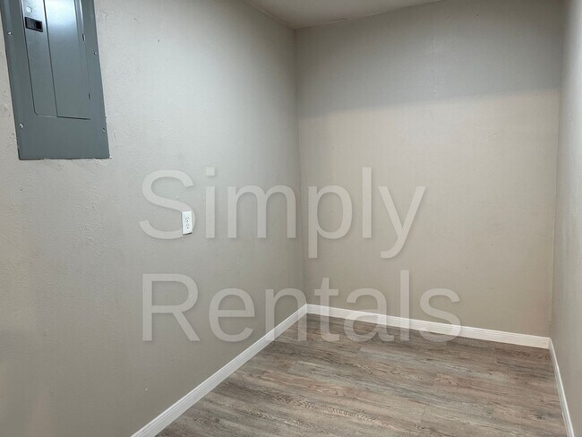Building Photo - 6716 Flamingo Rd