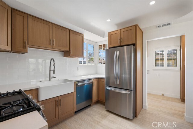 Building Photo - 3883 Degnan Blvd