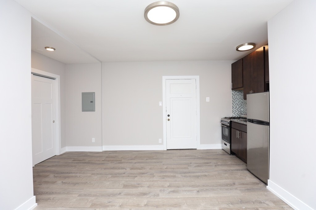 Building Photo - 4551 N Damen Ave