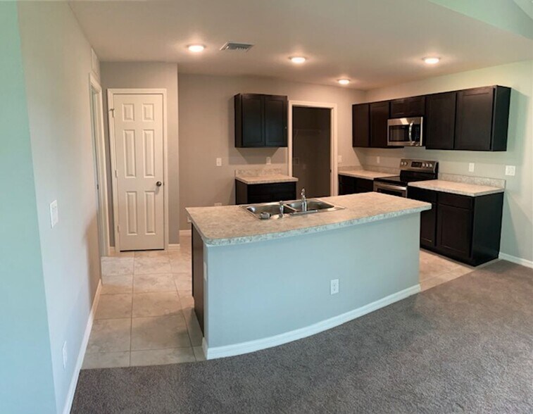 Building Photo - 4137 NE 14th Pl