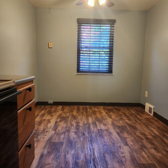 Kitchen - 139 Whitestown Vlg