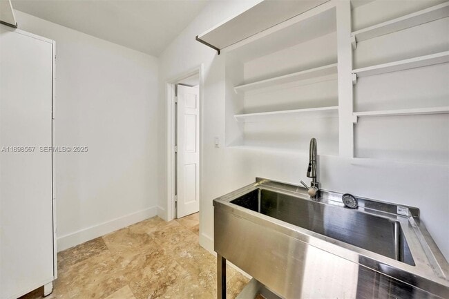 Building Photo - 255 Ridgewood Rd