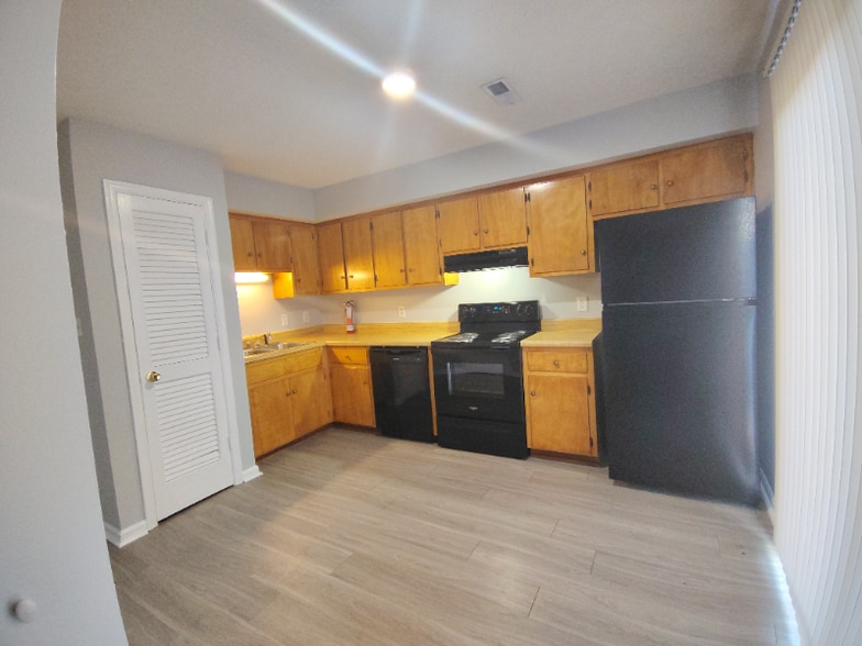 Building Photo - 74 Ferguson Dr