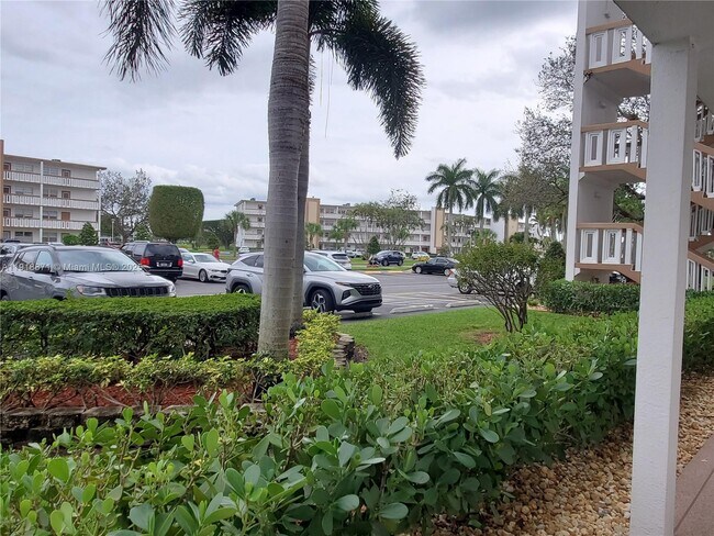 Building Photo - 1076 Cornwall D