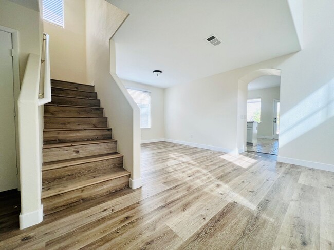 Building Photo - Remodeled - 4 Bedroom with a loft in NW.