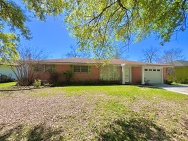 Building Photo - 5195 Oriole Dr