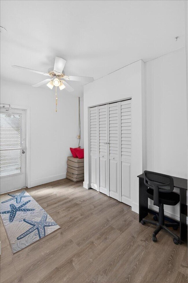 Building Photo - 110 NE 30th St