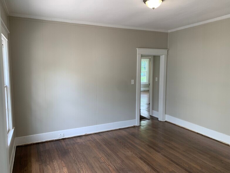 3 Bedrooms - 1520 36th St N