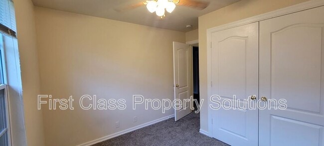 Building Photo - 1130 N Gardner Ave