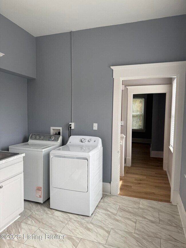 Building Photo - 1529 Christy Ave