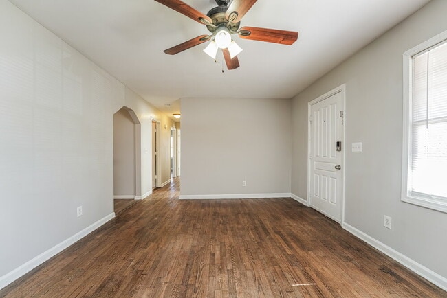 Building Photo - 454 New St