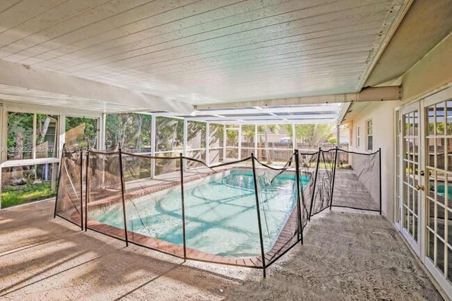 Building Photo - 10966 Winding Creek Way