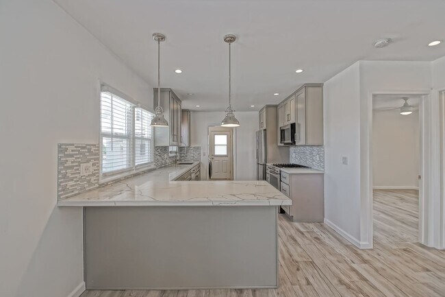Building Photo - 344-348 Calle Miramar