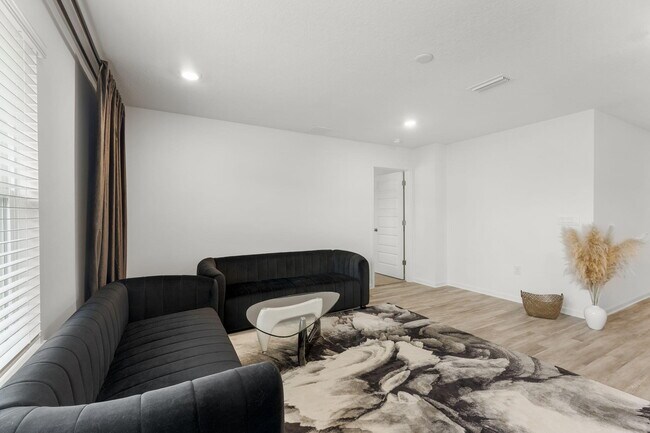 Building Photo - 255 Riverwalk Cir