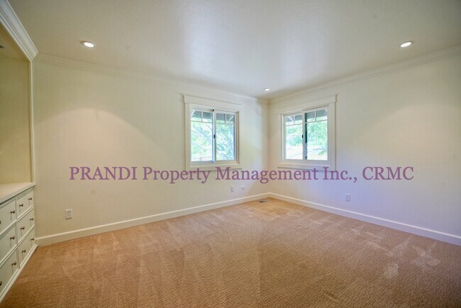Building Photo - Spacious Glenwood Oasis with Acre of Land!