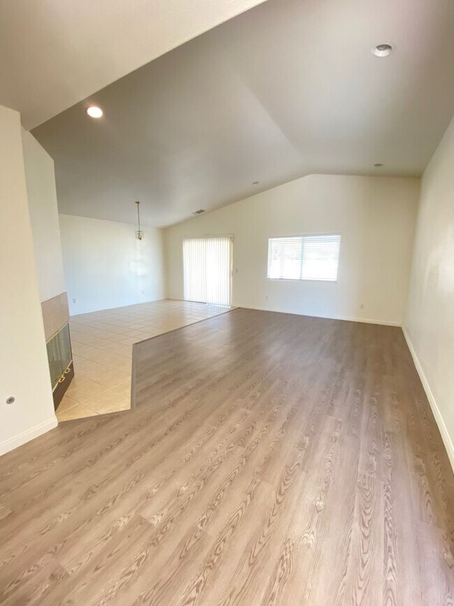Building Photo - AVAILABLE NOW $200 off First Month Rent
