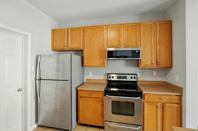 Building Photo - 2 Bedroom Townhome in Pineville!