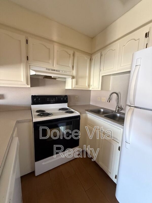 Building Photo - 4105 N 24th Ln