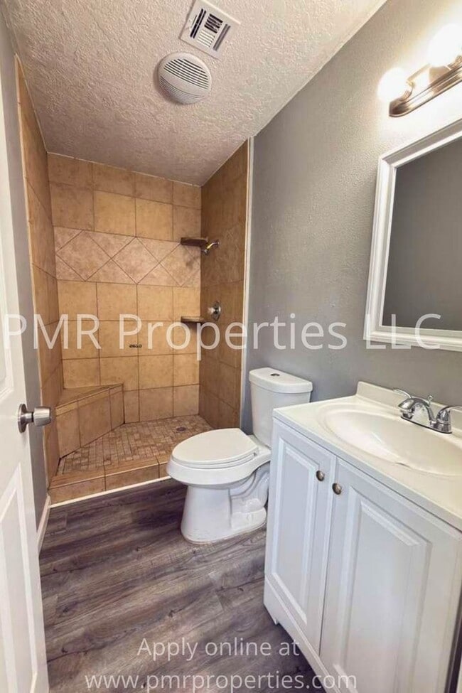 Building Photo - 409 NW Glendale Dr