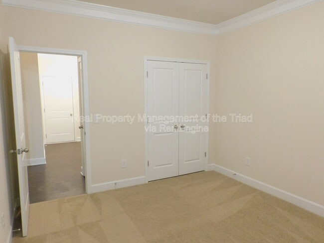 Building Photo - 1427 Sawyer Ave